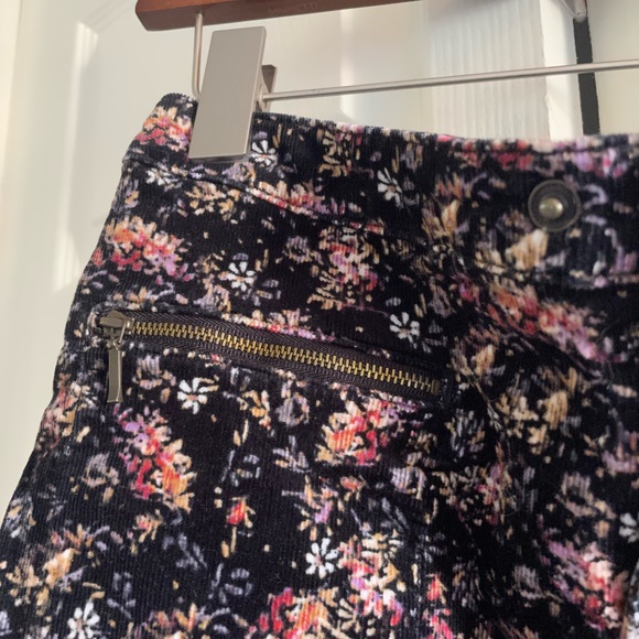 Skirt - Picture 2 of 5